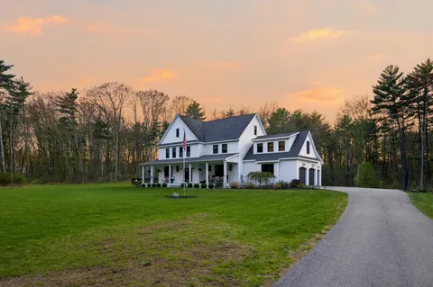$2,100,000 | 14 Wiggin Way, Stratham, NH 03885