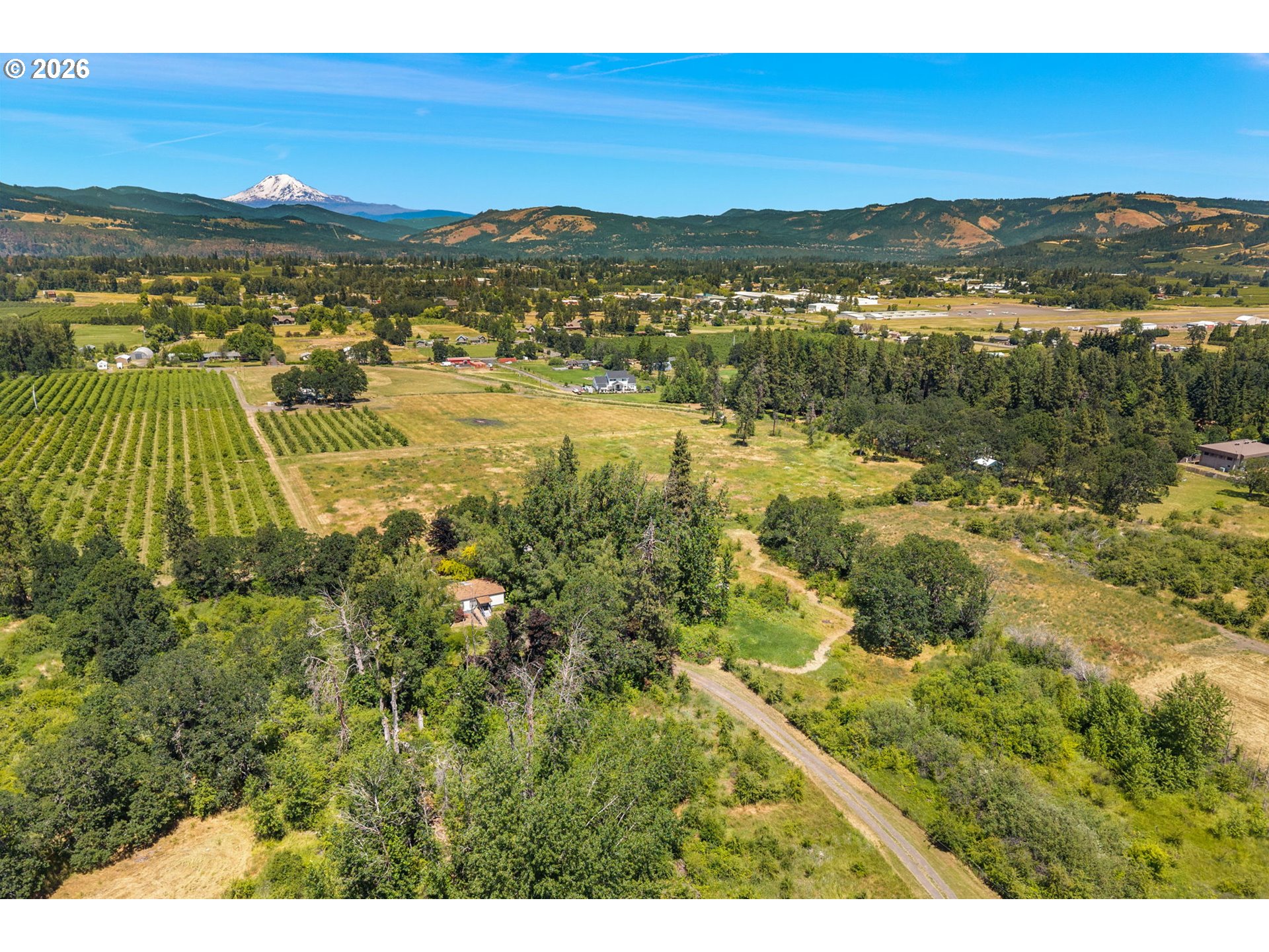 1810 Carter Road Hood River, OR 97031 - Photo 5 of 24