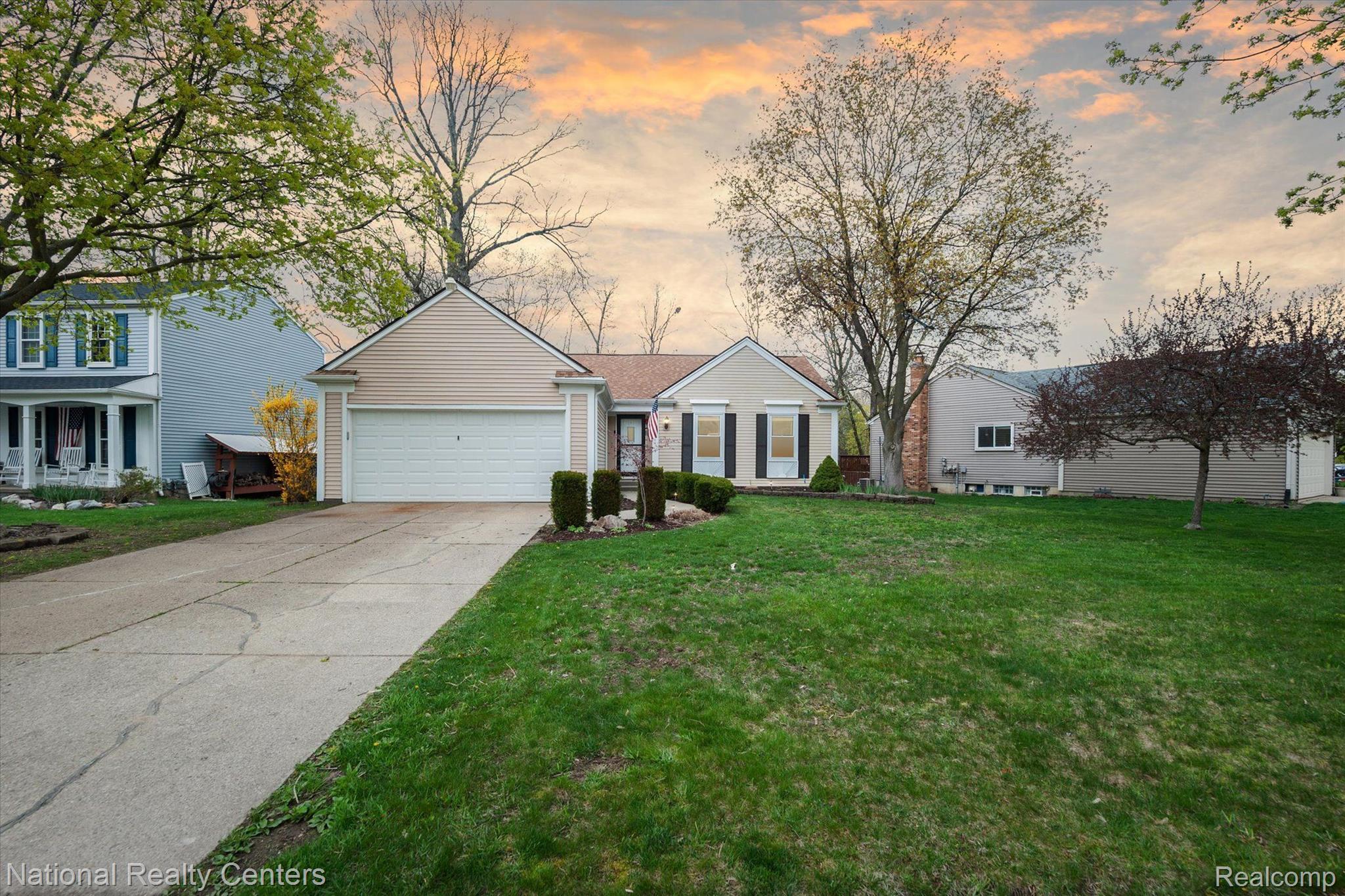 986 Cobblers Road Waterford, MI 48327 - Photo 1 of 40