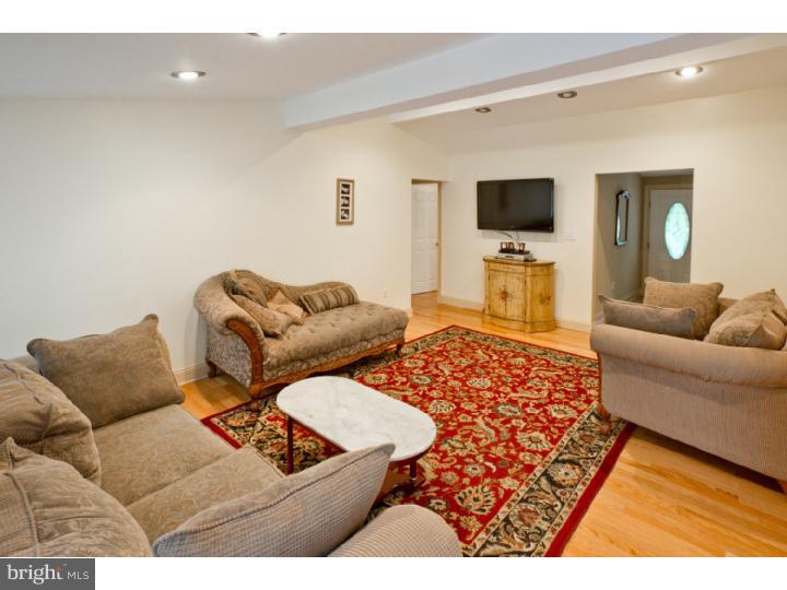 615 Cooper Road West Berlin, NJ 08091 - Photo 12 of 25 Living Room