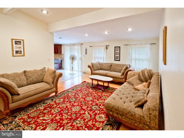 615 Cooper Road West Berlin, NJ 08091 - Photo 10 of 25 Living Room