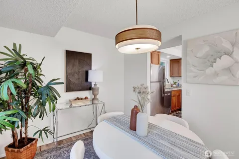 $369,950 | 8642 164th Avenue Northeast, Unit B204, Redmond, WA 98052
