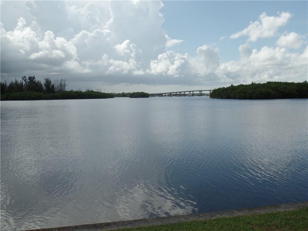 150 Southwest Cabana Point Circle, Unit 13 Stuart, FL 34994 - Photo 15 of 25 Gallery Image 15