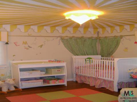 729 Fisher Road Grosse Pointe, MI 48230 - Photo 9 of 12 832437-8.JPG