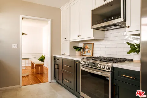 $1,099,000 | 239 West Fairview Boulevard, Inglewood, CA 90302