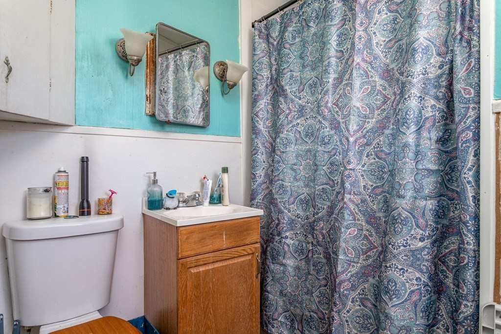 101-105 Baker Street Gardner, MA 01440 - Photo 21 of 37 a utility room with dryer and washer