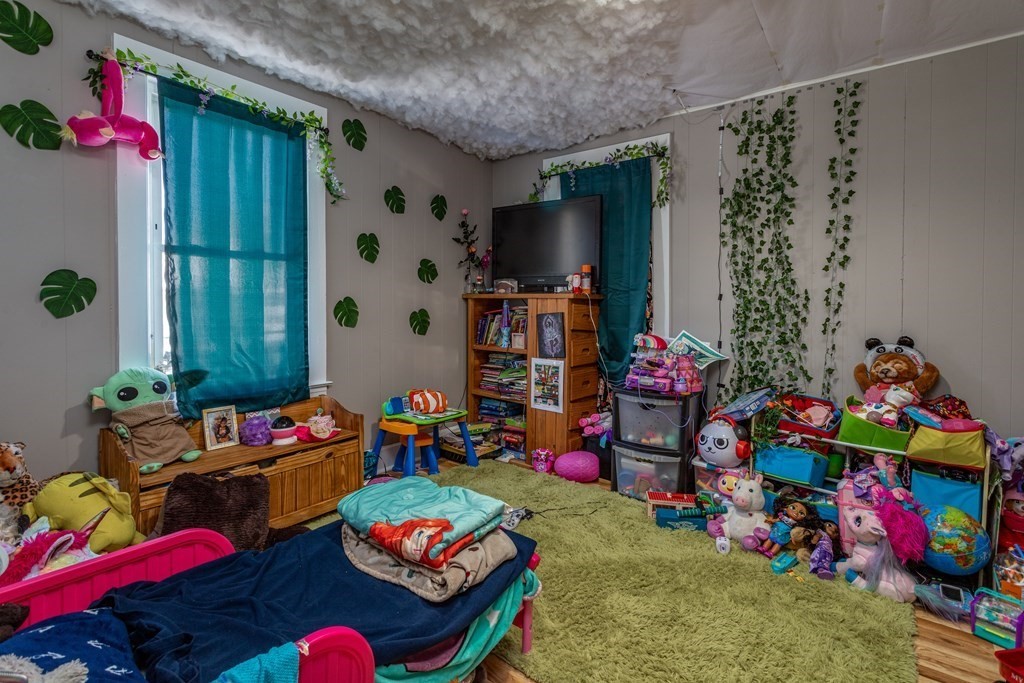 101-105 Baker Street Gardner, MA 01440 - Photo 10 of 37 a room with toys and flowers