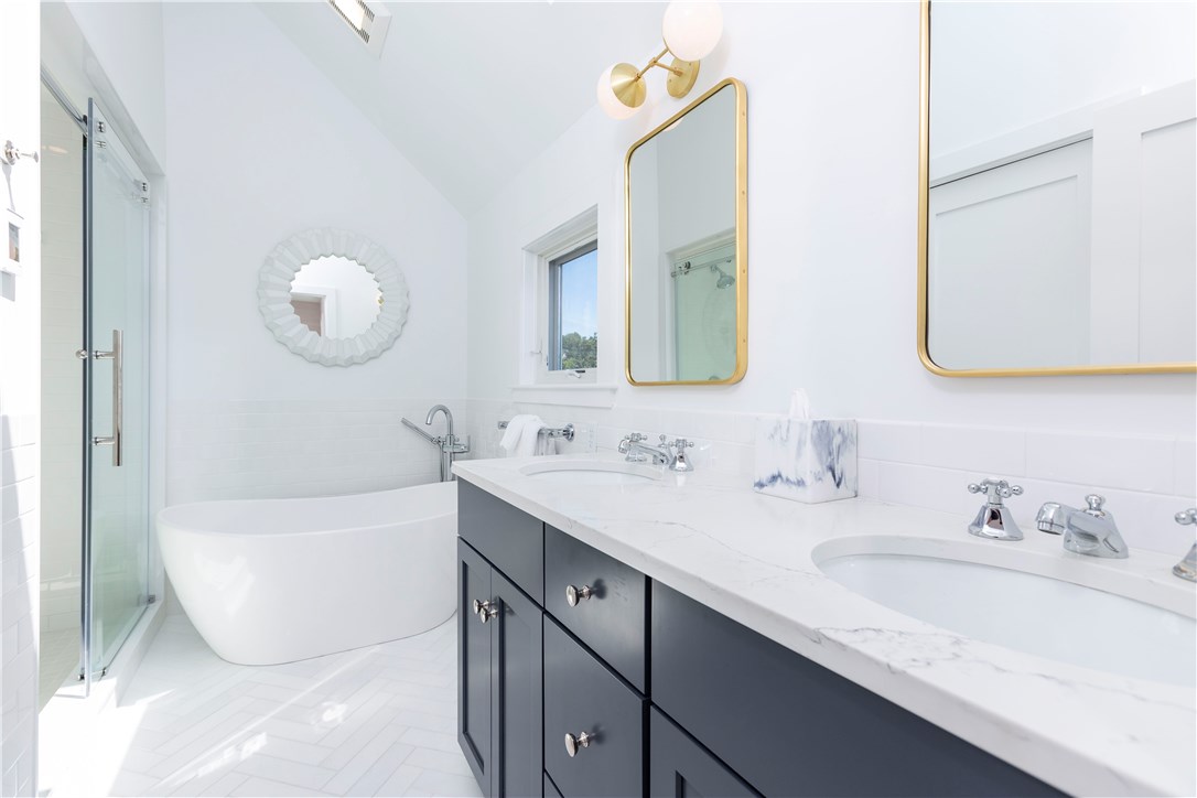 331 Shore Road Westerly, RI 02891 - Photo 22 of 37 master bath