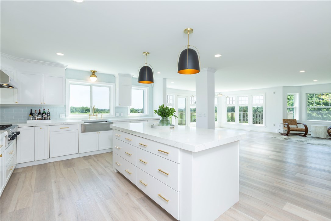 331 Shore Road Westerly, RI 02891 - Photo 9 of 37