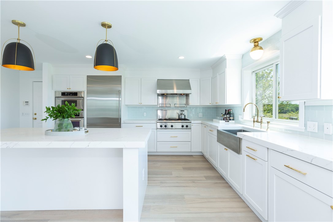 331 Shore Road Westerly, RI 02891 - Photo 10 of 37