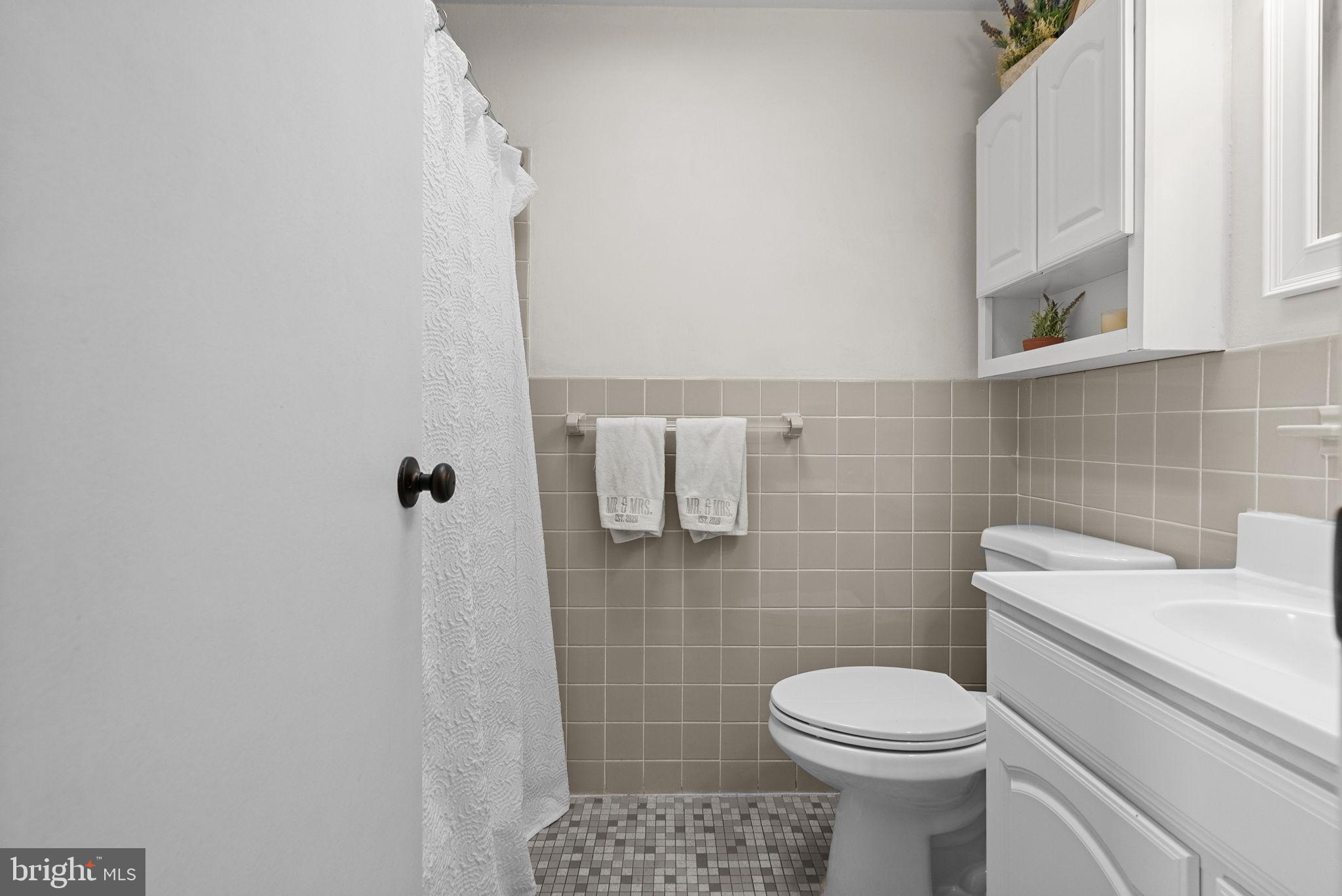 3422 Orion Road Philadelphia, PA 19154 - Photo 25 of 30 Full bathroom on second floor