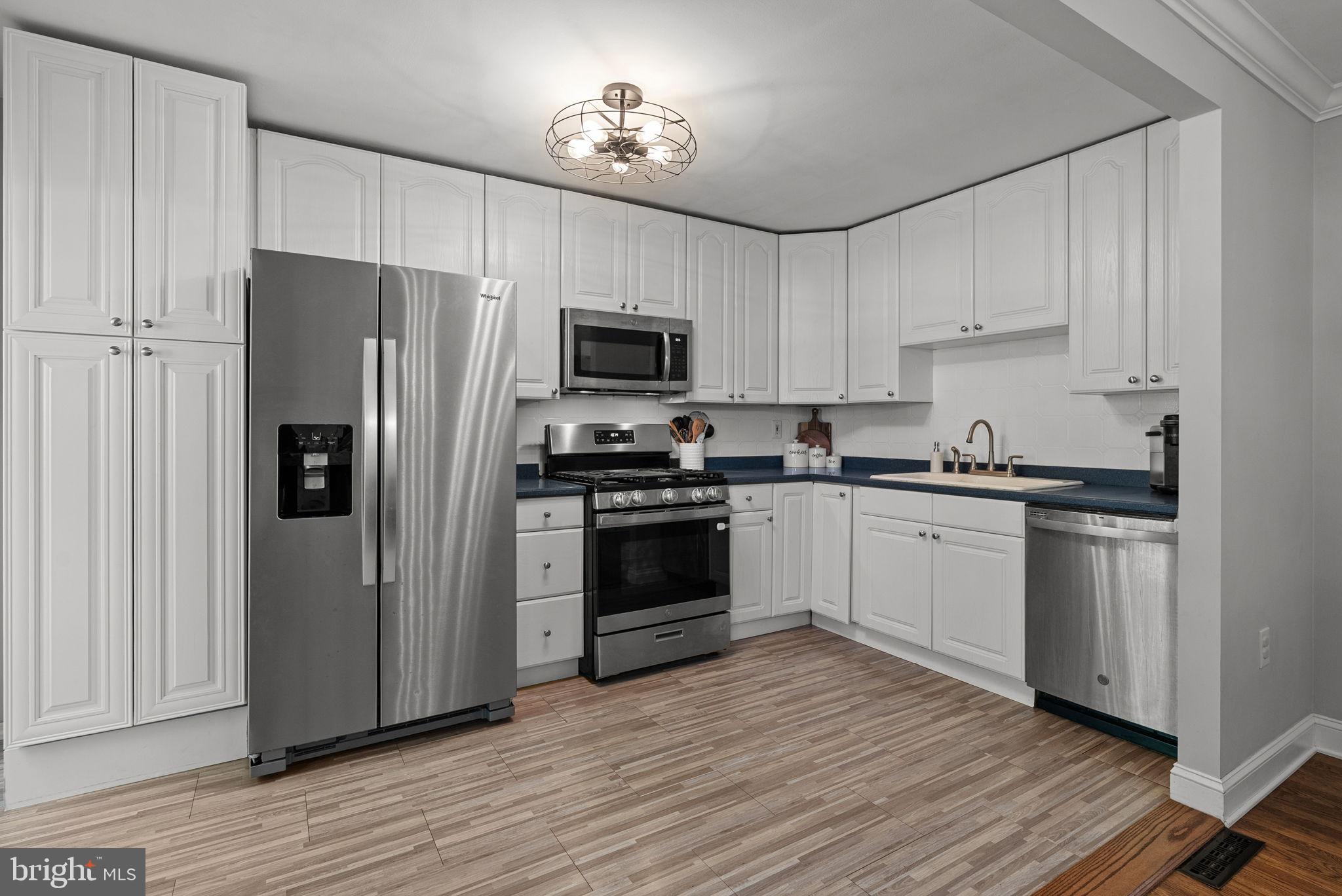 3422 Orion Road Philadelphia, PA 19154 - Photo 10 of 30 Modern kitchen with newer appliances.
