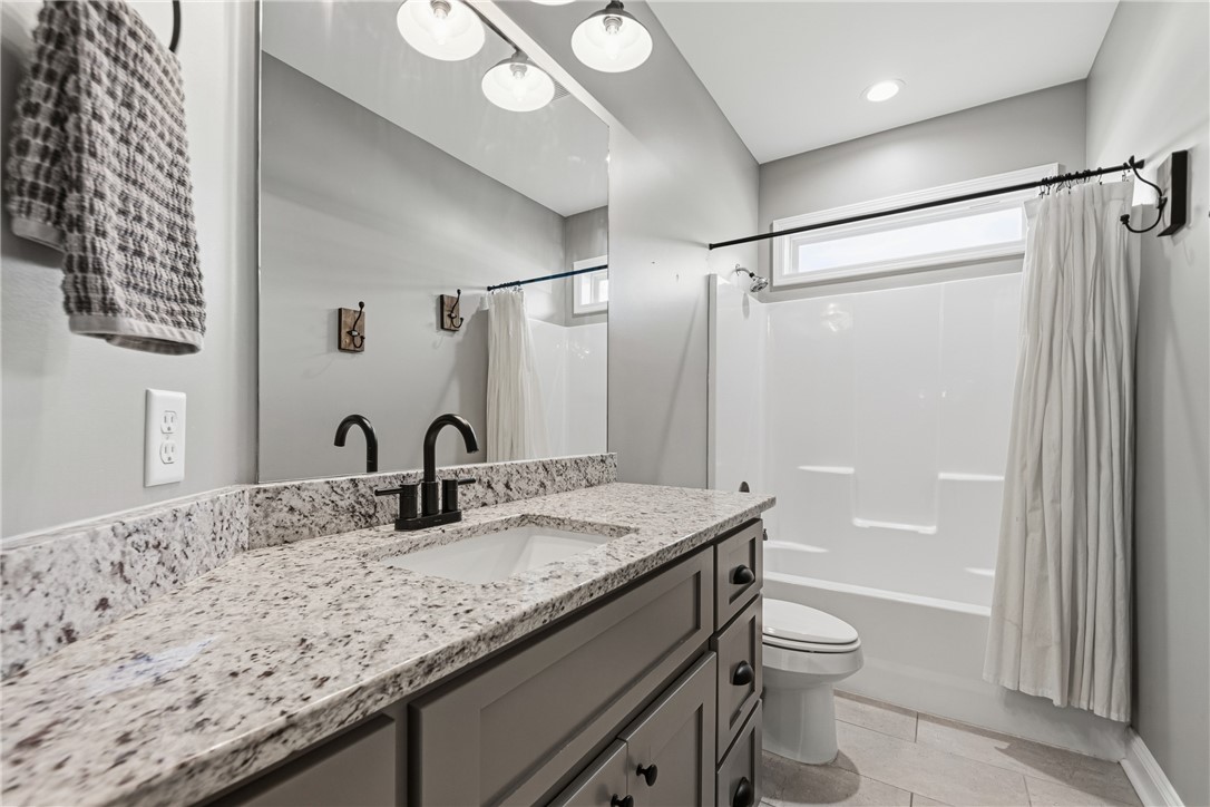 113 Logans Way Kingsland, GA 31548 - Photo 21 of 32 Hall bath