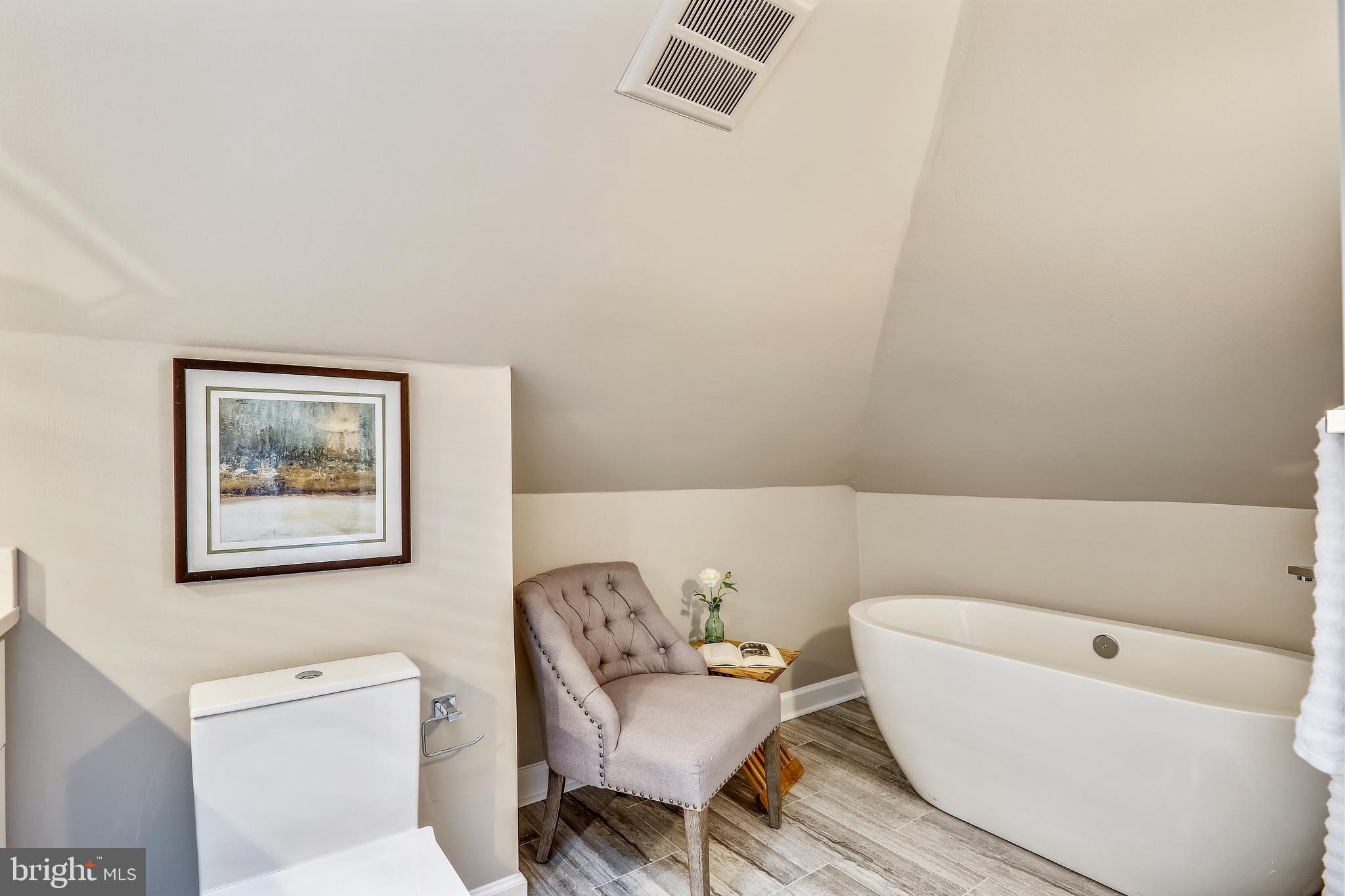1700 19th Street Northwest, Unit 4E Washington, DC 20009 - Photo 9 of 53 Bathroom