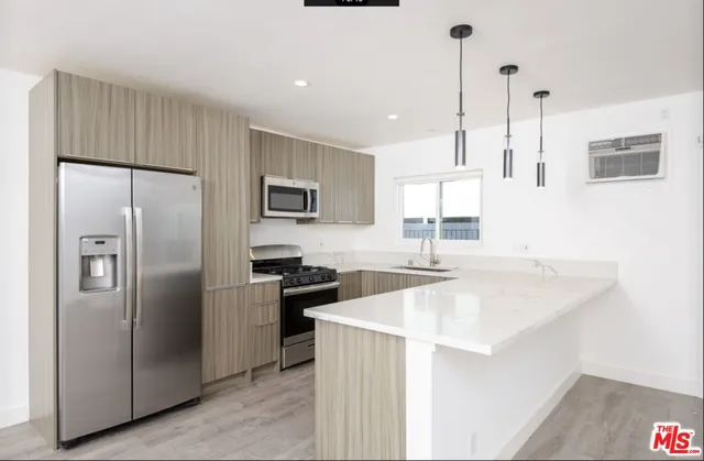 $3,295 | 1261 North Laurel Avenue, West Hollywood, CA 90046