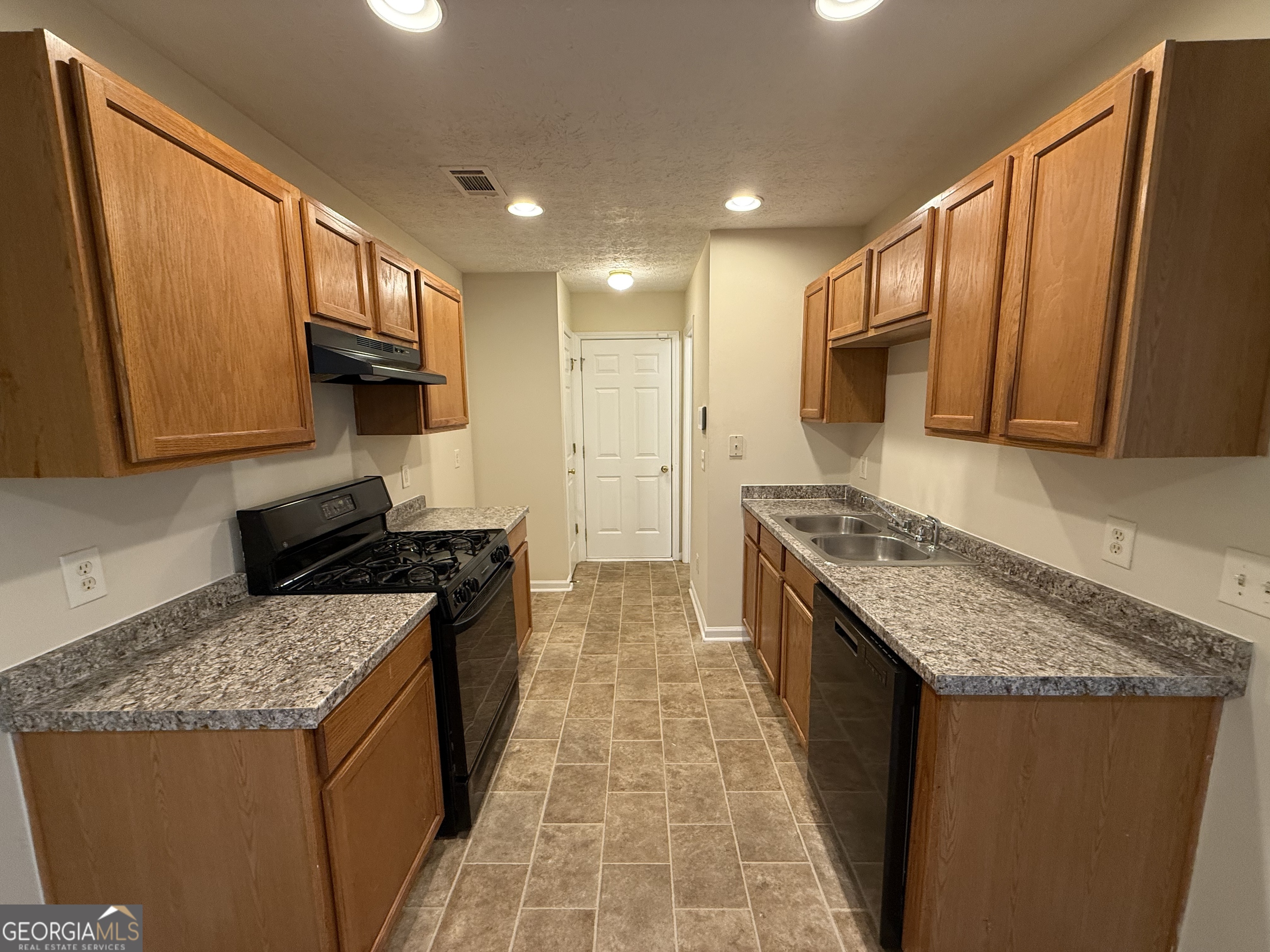 2035 Lakeside Circle Covington, GA 30016 - Photo 8 of 41