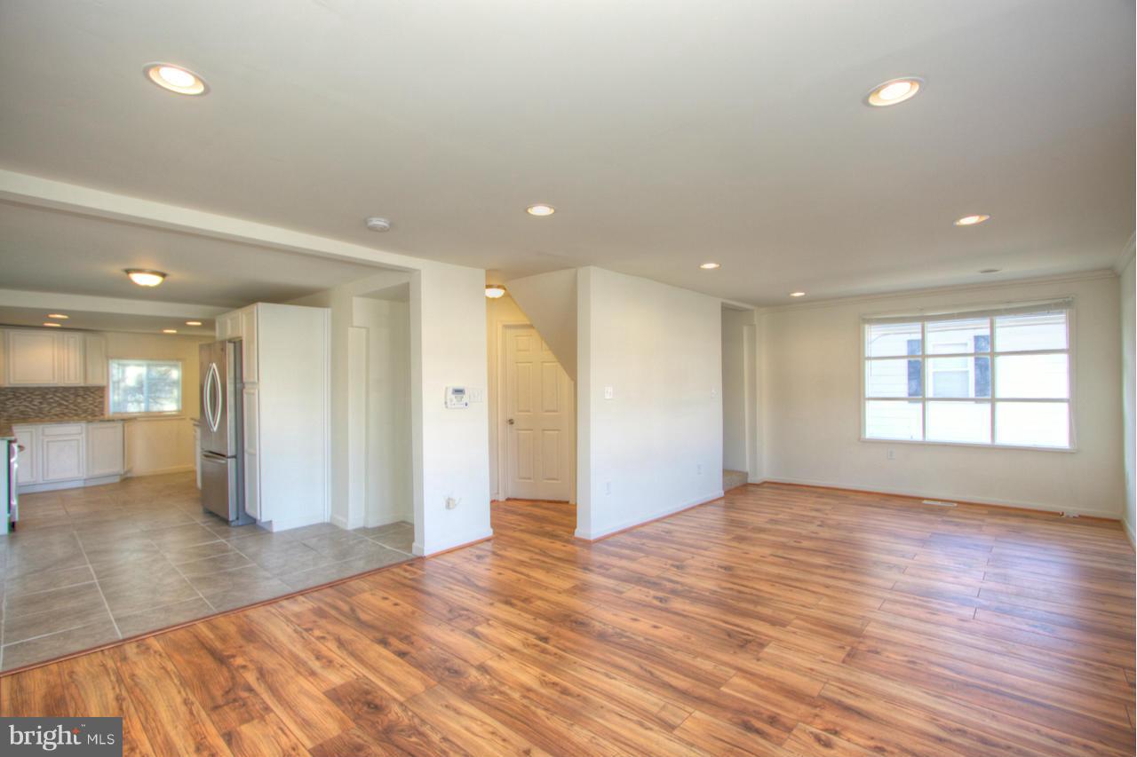 301 German Hill Road Baltimore, MD 21222 - Photo 5 of 28 Living Room
