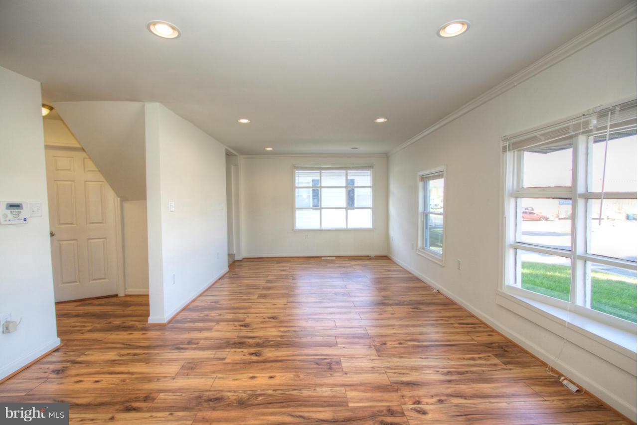 301 German Hill Road Baltimore, MD 21222 - Photo 6 of 28 Living Room