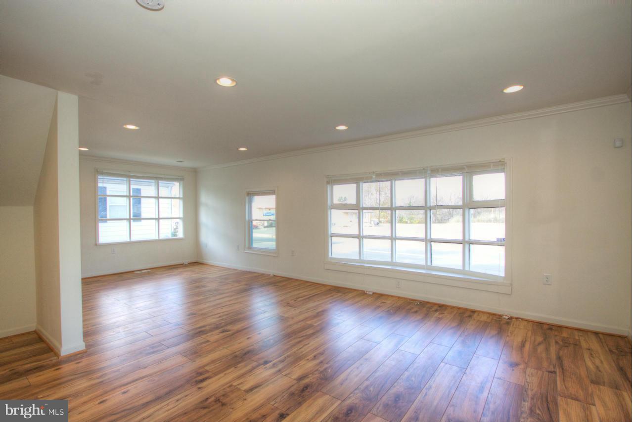 301 German Hill Road Baltimore, MD 21222 - Photo 7 of 28 Living Room