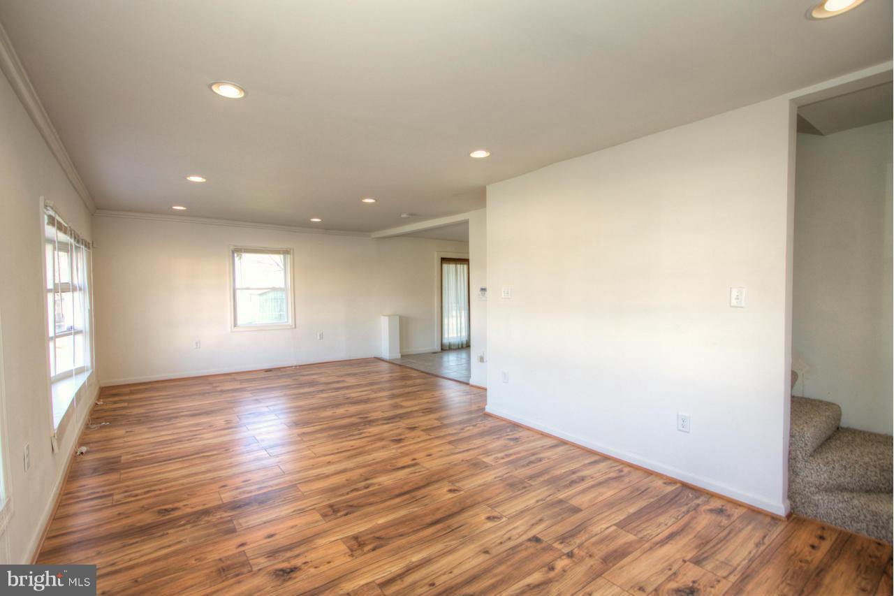 301 German Hill Road Baltimore, MD 21222 - Photo 8 of 28 Living Room