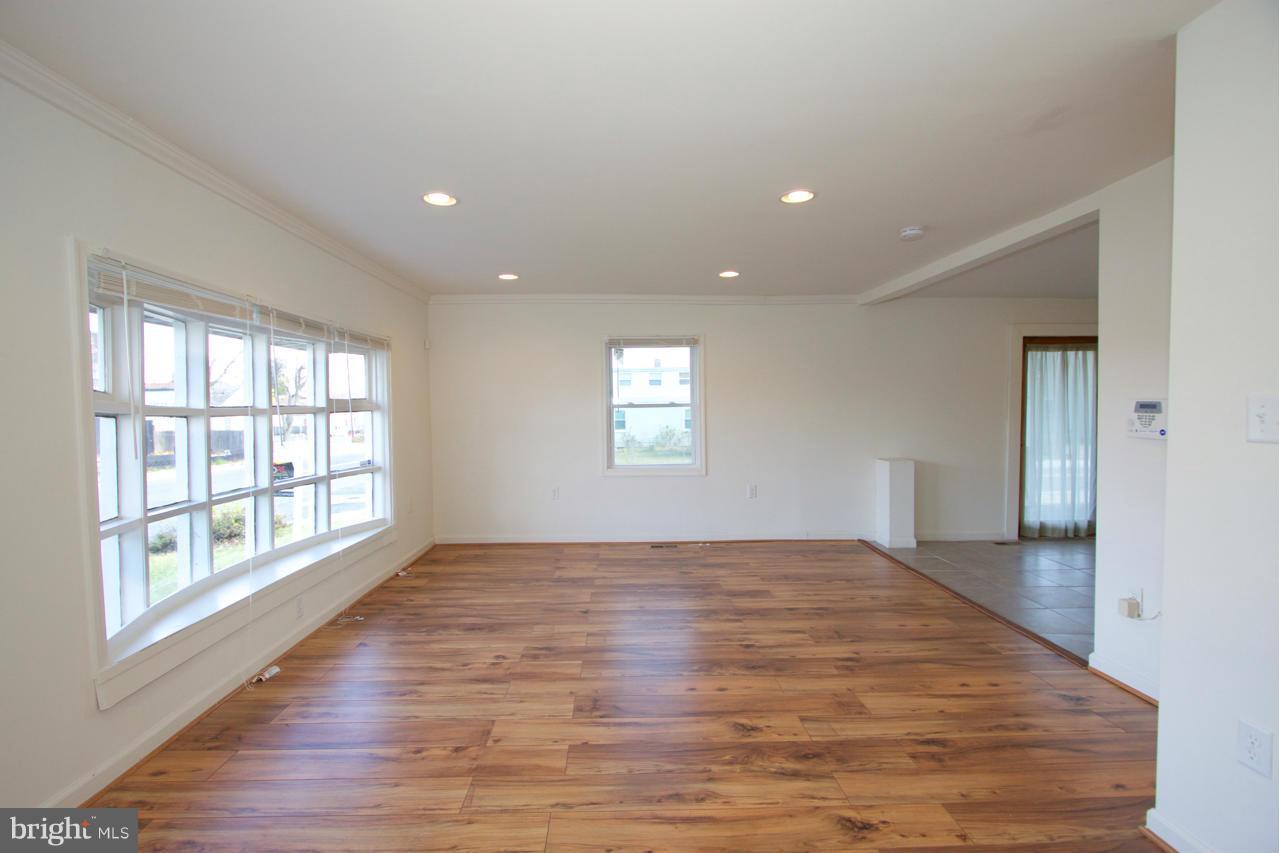 301 German Hill Road Baltimore, MD 21222 - Photo 9 of 28 Living Room