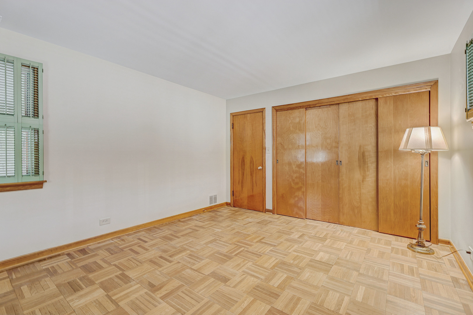 1401 Park Ridge Boulevard Park Ridge, IL 60068 - Photo 21 of 40 a view of an empty room with a window