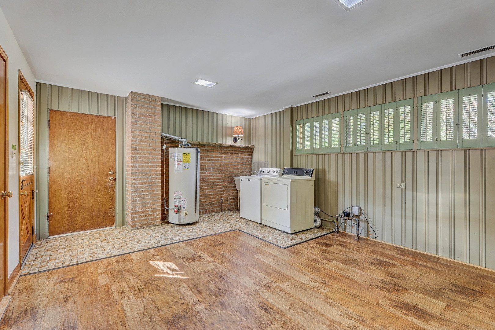 1401 Park Ridge Boulevard Park Ridge, IL 60068 - Photo 30 of 40 a view of a storage & utility room