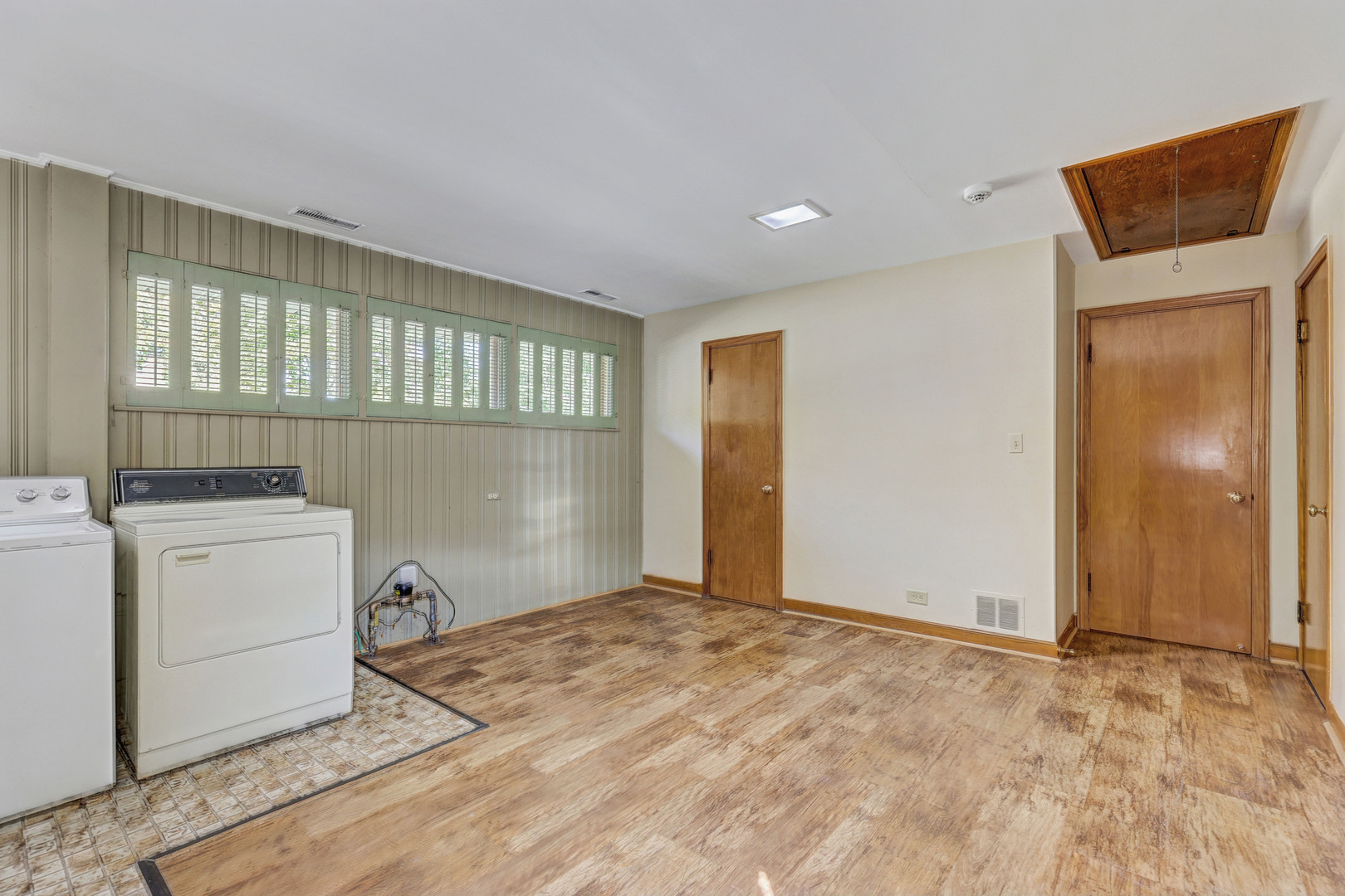 1401 Park Ridge Boulevard Park Ridge, IL 60068 - Photo 31 of 40 a view of a storage & utility room with a window
