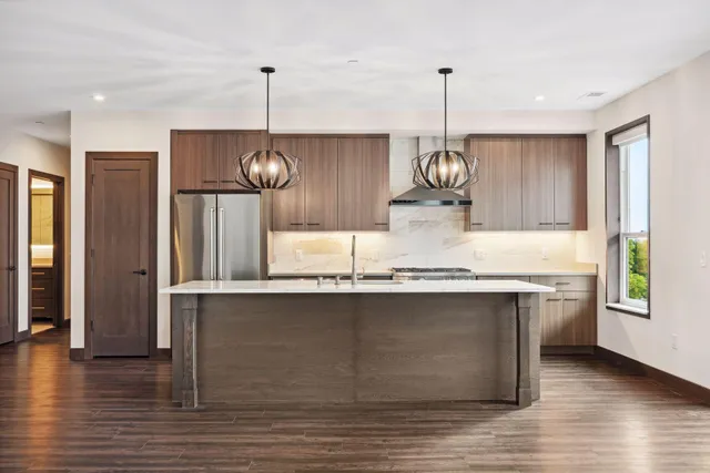 $6,229 | 253 Lake Street East, Unit 309, Wayzata, MN 55391