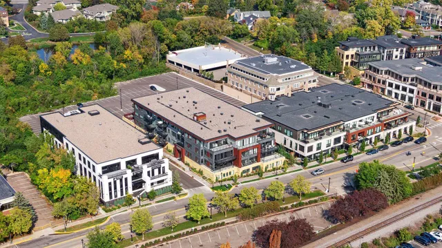 $6,229 | 253 Lake Street East, Unit 309, Wayzata, MN 55391