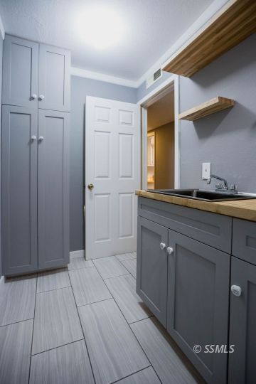 415 Tepatitlan Court Ridgecrest, CA 93555 - Photo 26 of 33 a bathroom with a sink and a mirror