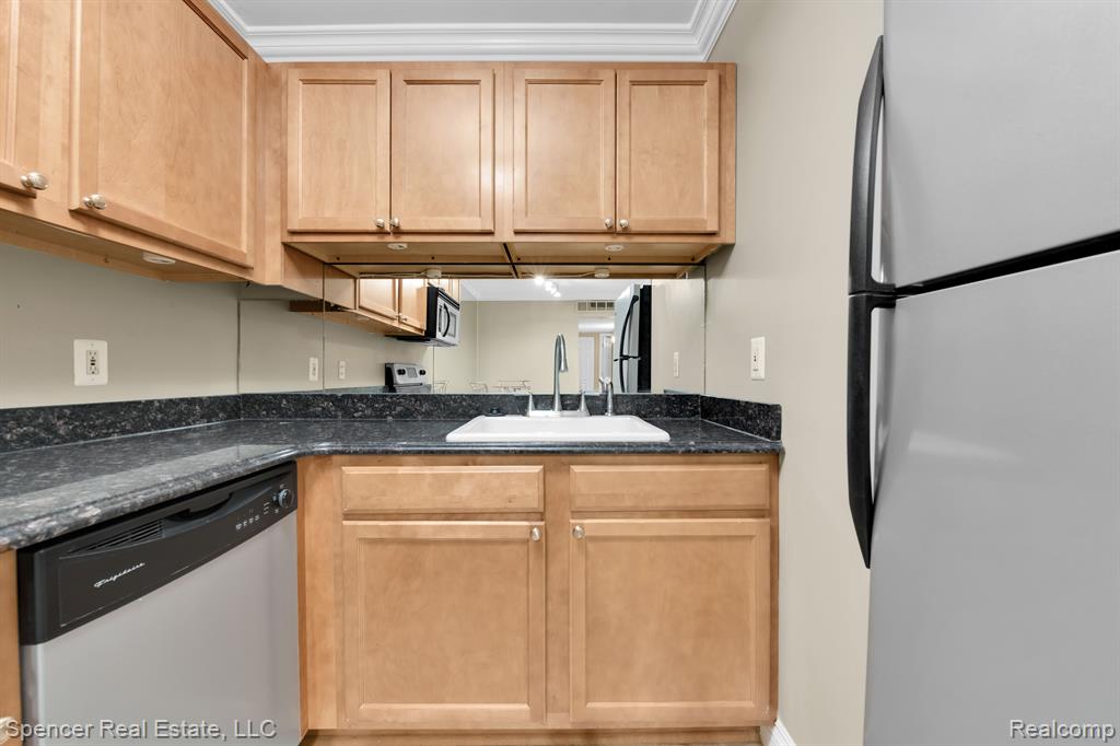 2311 Walton Boulevard, Unit 29 Rochester, MI 48309 - Photo 7 of 21