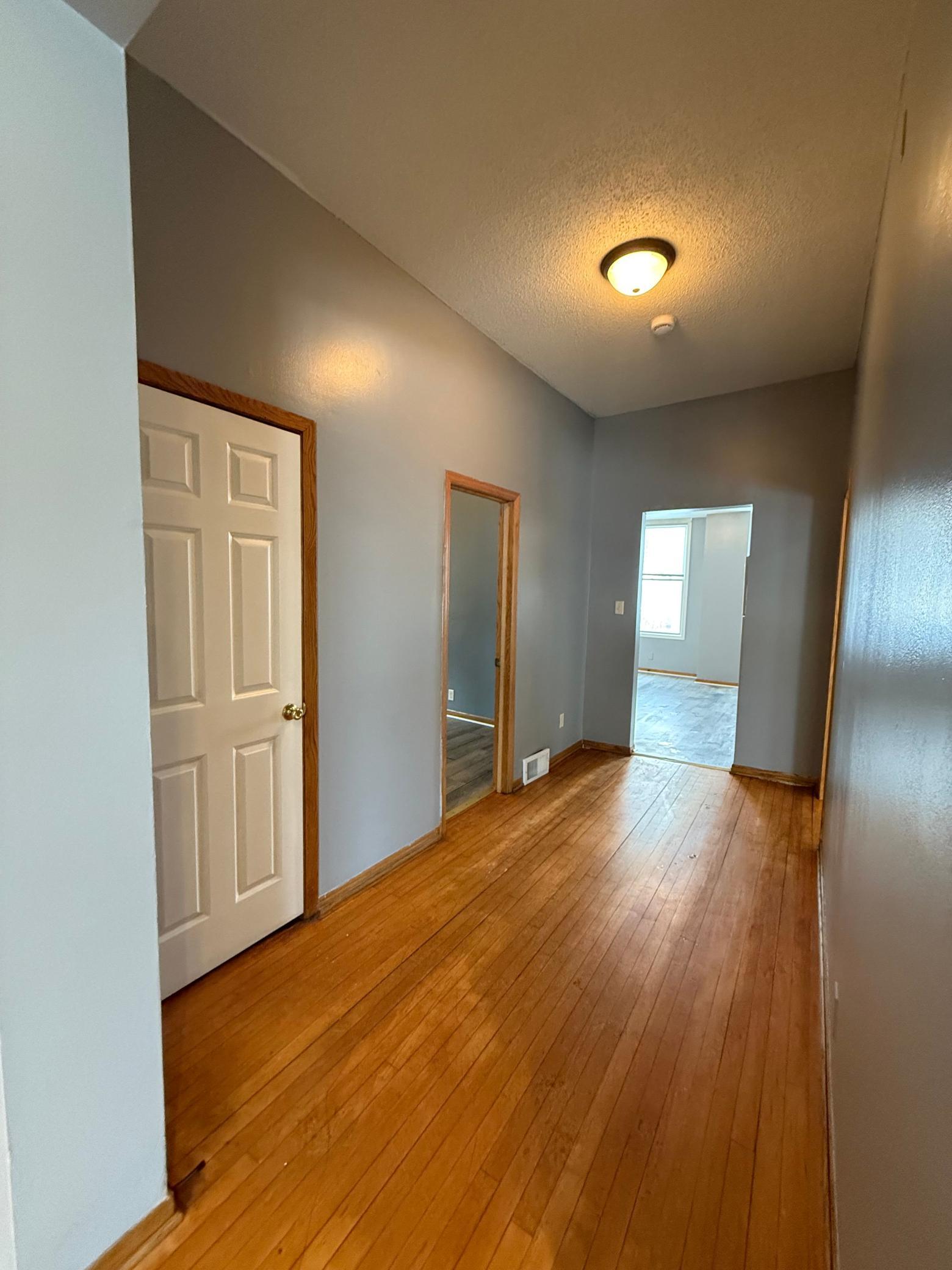 666 Sims Avenue St. Paul, MN 55106 - Photo 8 of 53