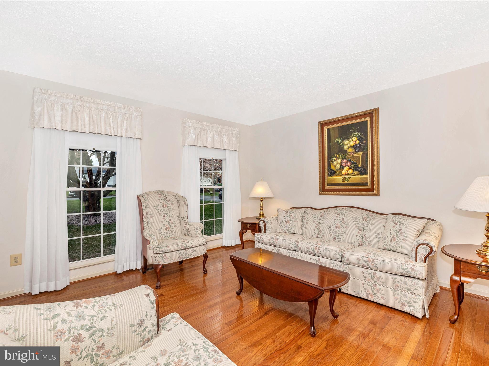10 Knoll Side Lane Middletown, MD 21769 - Photo 10 of 84 a living room with furniture and a window