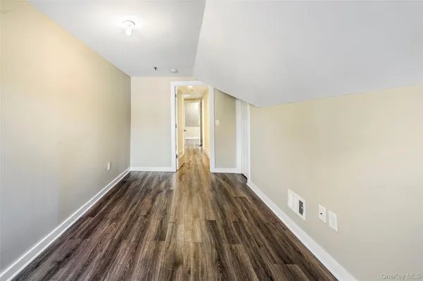 $3,300 | 9 Todd Place, Unit 2ND FL RIGHT SIDE, Ossining, NY 10562