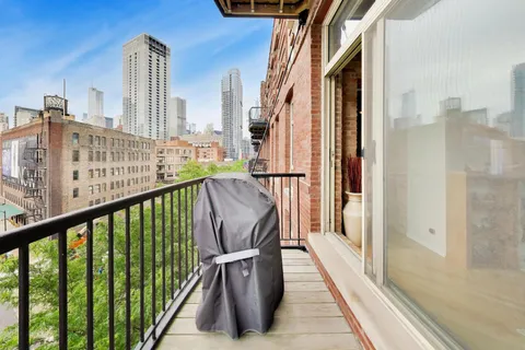 $650,000 | 550 North Kingsbury Street, Unit 520, Chicago, IL 60654