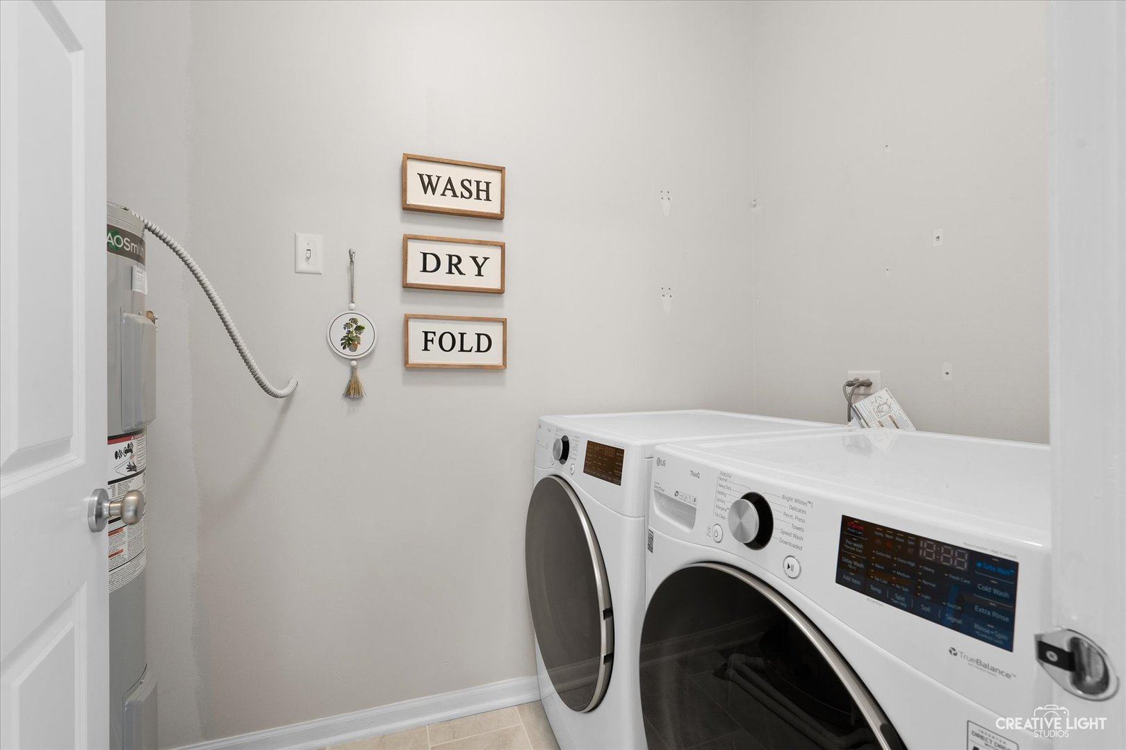 3426 Cameron Drive, Unit 3426 Elgin, IL 60124 - Photo 15 of 17 a view of livingroom with washer and dryer