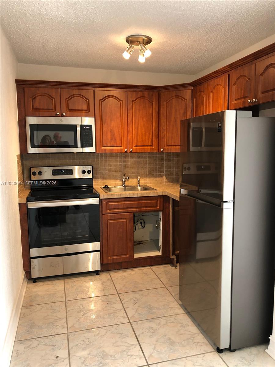 444 Southwest 4th Street, Unit 404 Miami, FL 33130 - Photo 4 of 25