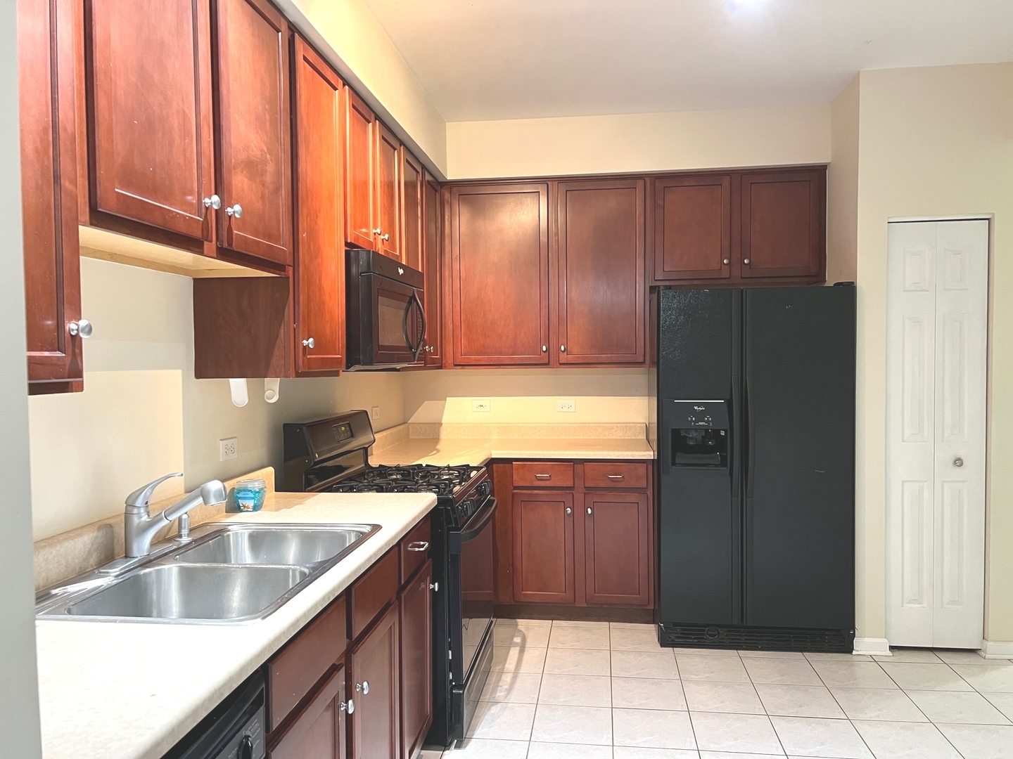 2966 White Thorn Circle Naperville, IL 60564 - Photo 3 of 14 a kitchen with stainless steel appliances granite countertop a refrigerator and a sink