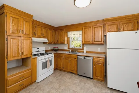 $699,900 | 10 Tercentennial Drive, Billerica, MA 01821