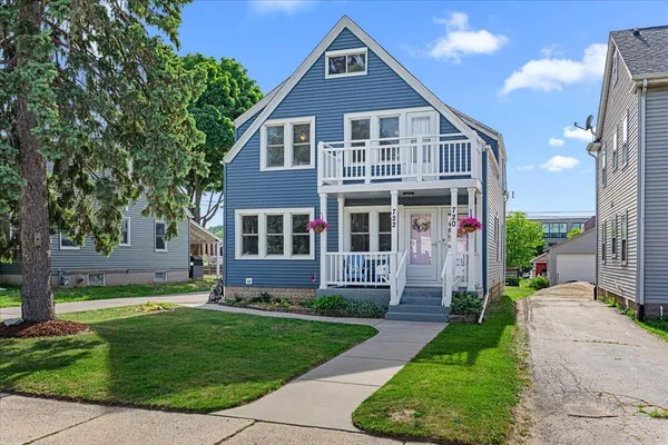 $309,900 | 720 South 2nd Avenue, Unit 722, West Bend, WI 53095