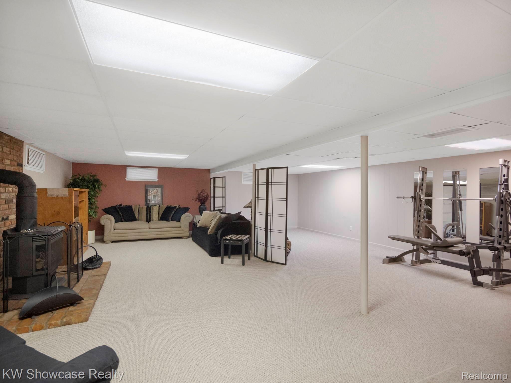 1492 Hiller Road Waterford, MI 48327 - Photo 33 of 39 45-web-or-mls-P1822555.jpg