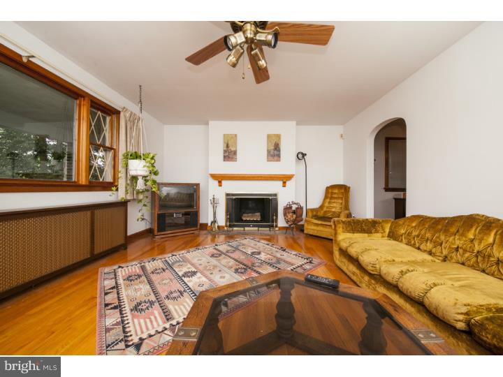 1250 Durham Road Langhorne, PA 19047 - Photo 4 of 25 Living Room