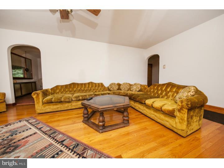 1250 Durham Road Langhorne, PA 19047 - Photo 5 of 25 Living Room