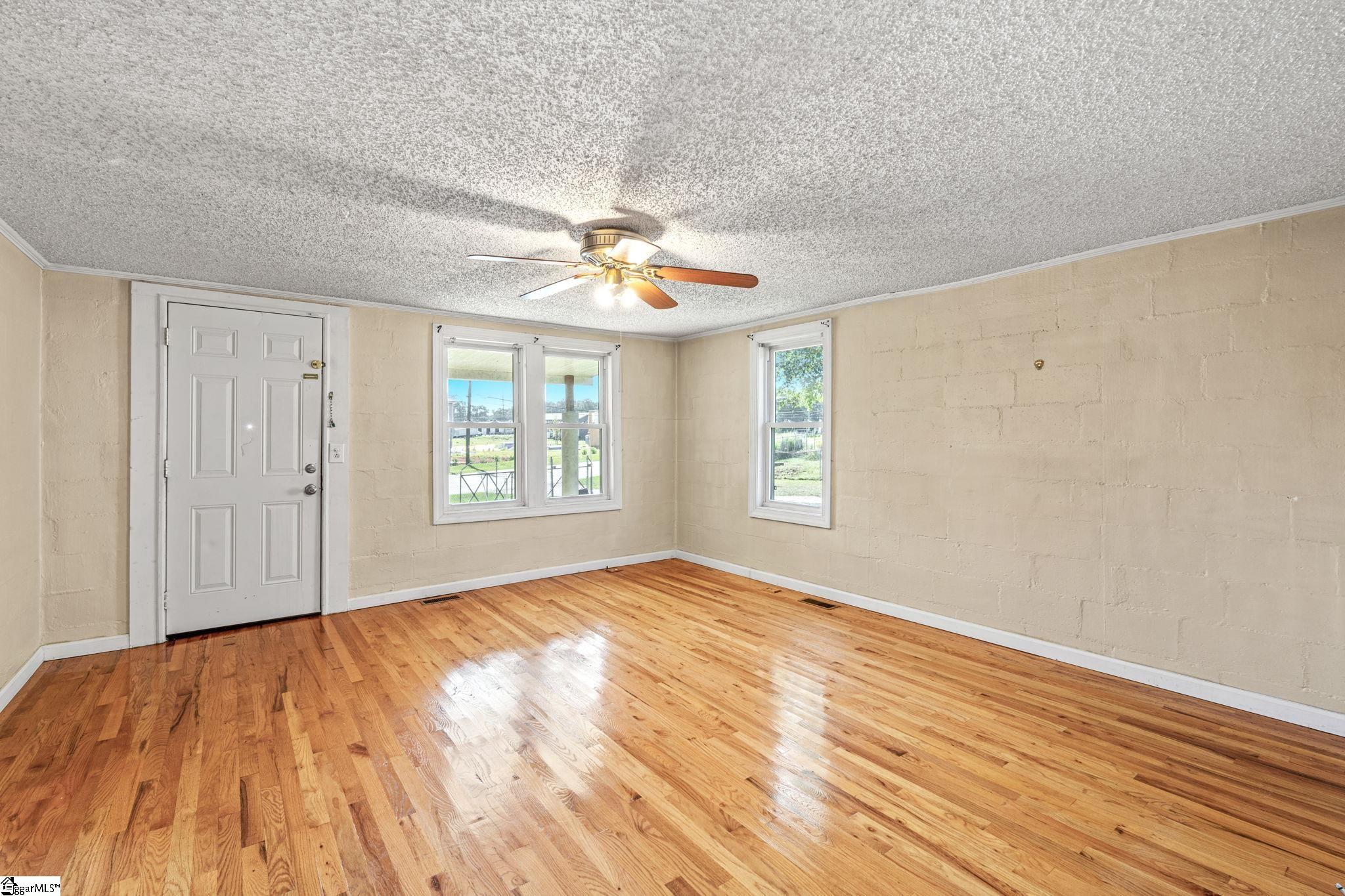824 Fork Shoals Road Greenville, SC 29605 - Photo 5 of 31 Gallery Image 5
