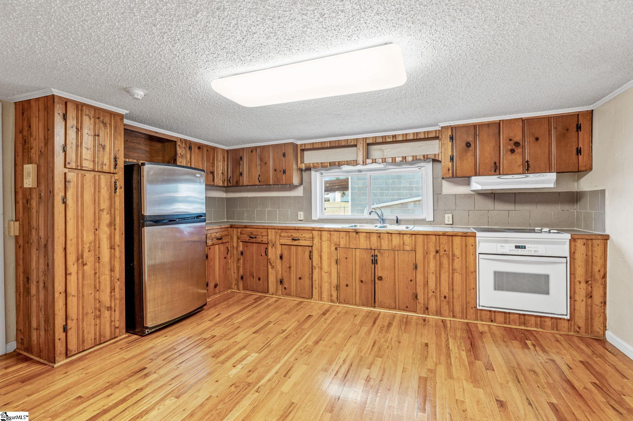 824 Fork Shoals Road Greenville, SC 29605 - Photo 7 of 31 Gallery Image 7