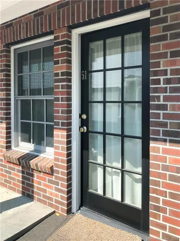 $825 | 51 Sherman Street West, Unit 51, Fairfield, CT 06824
