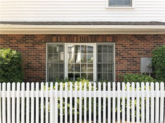 $825 | 51 Sherman Street West, Unit 51, Fairfield, CT 06824