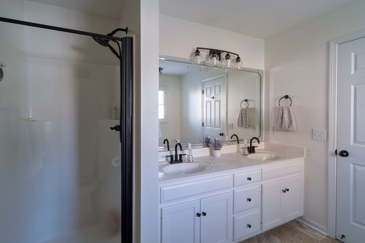883 South Ridge Trail Clarksville, TN 37043 - Photo 21 of 42 New shower door that matches the new hardware throughout the house