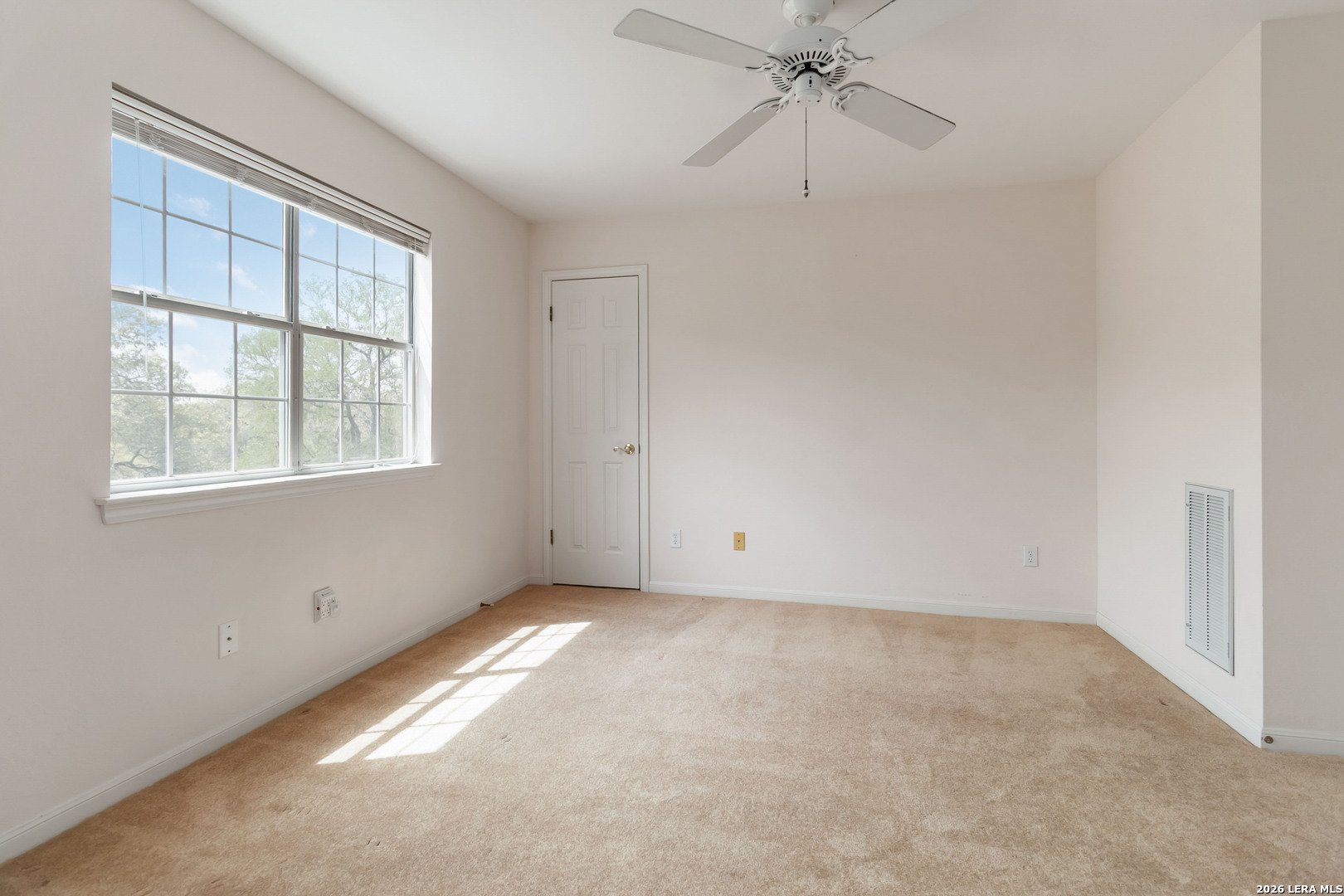 31949 Oak Ridge Parkway Bulverde, TX 78163 - Photo 29 of 50 an empty room with a window